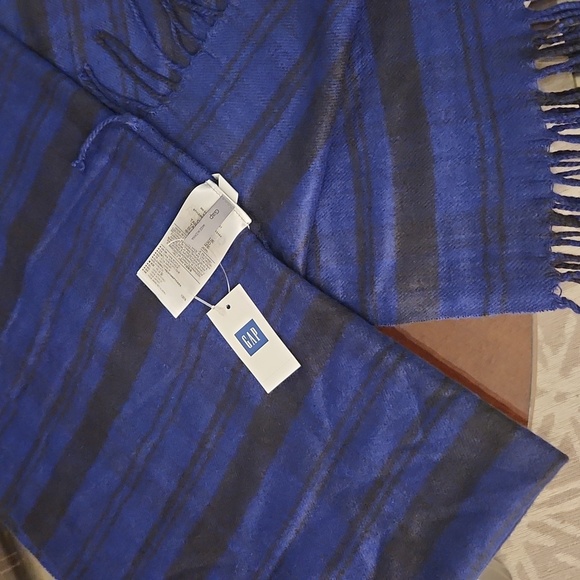 Gap Scarf - Picture 4 of 4